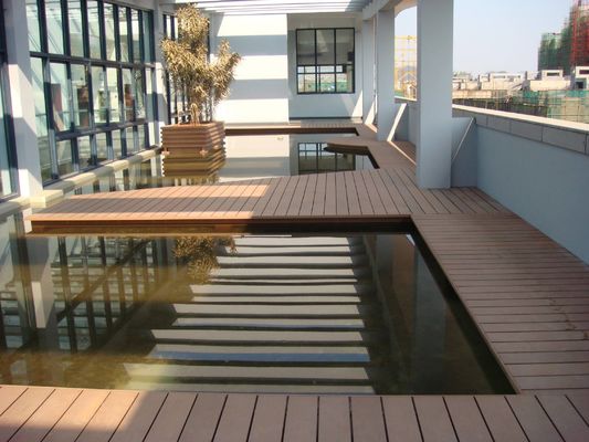 Уровень поглощения воды 2,5% Синтетическая WPC покрытие для инженерных полов