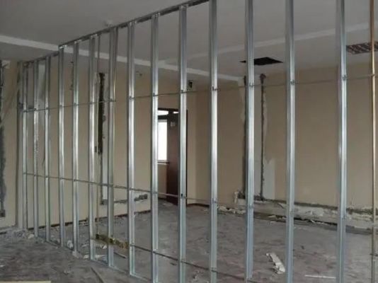 Сцинкованный металлический профиль для стенного перегородного материала Неперфорированный стальной материал
